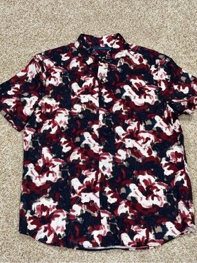 Perry Ellis X Tua - *NWT* Men’s Abstract Burgundy Floral SS Shirt (Size: M)